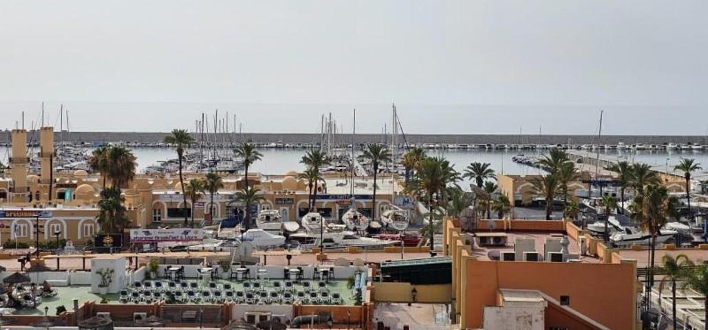 Apartamento en venta en Fuengirola, Puerto Deportivo photo 0