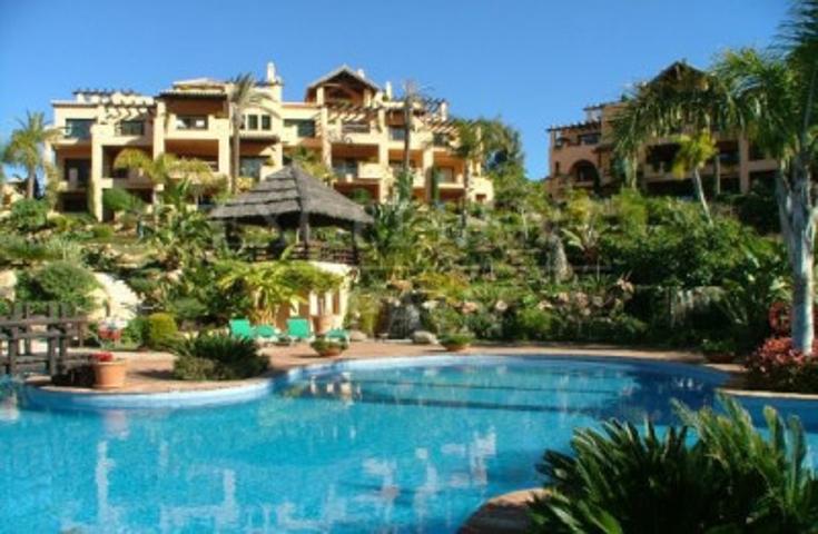 Apartamento en venta en Estepona, New Golden Mile photo 0