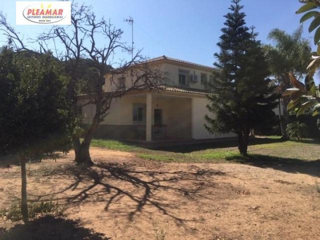 Casa con terreno en venta en Chipiona, El Pinar de la Villa photo 0