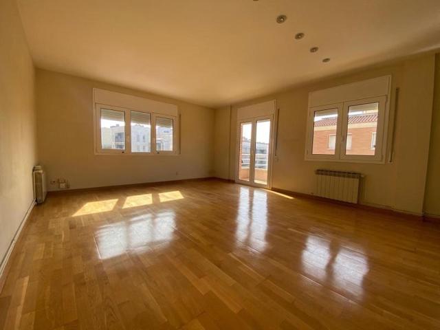 Piso en venta en Sant Feliu de Llobregat, Les Roses - Castellbell photo 0
