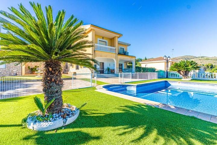 Chalet en venta en Alberic, Urbanizacion san cristobal photo 0