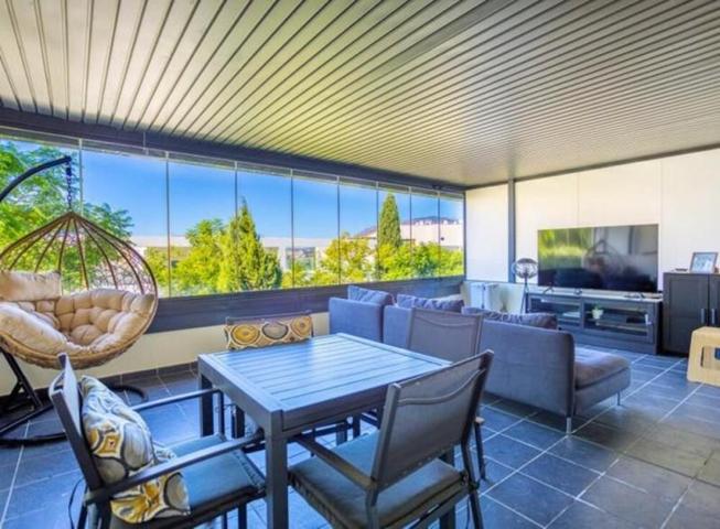 Apartamento en venta en Benahavís, Hoyo 19 photo 0