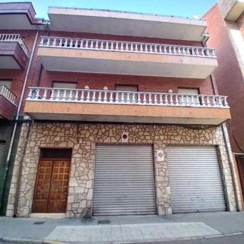 Edificio en venta en León, La Palomera photo 0