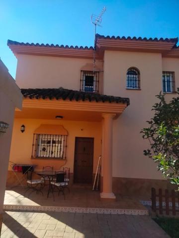 Chalet en venta en Chiclana de la Frontera, Núcleo Urbano photo 0
