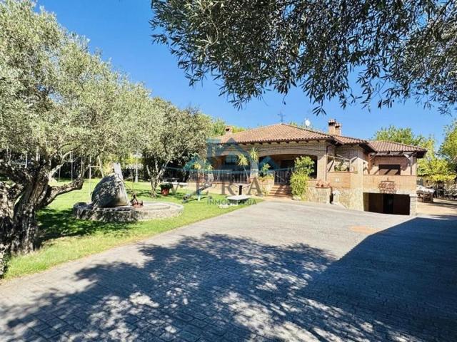 Chalet en venta en Pepino, Avenida de la Iglesia, 45638 photo 0