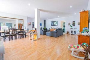 Casa en venta en Guillena photo 0