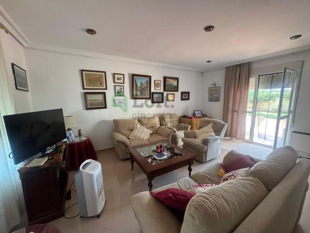 Chalet en venta en Badajoz photo 0