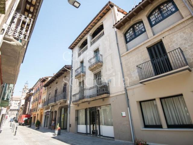 Edificio en venta en Manlleu photo 0