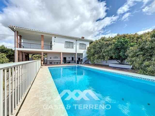 Casa con terreno en venta en Vélez-Málaga photo 0