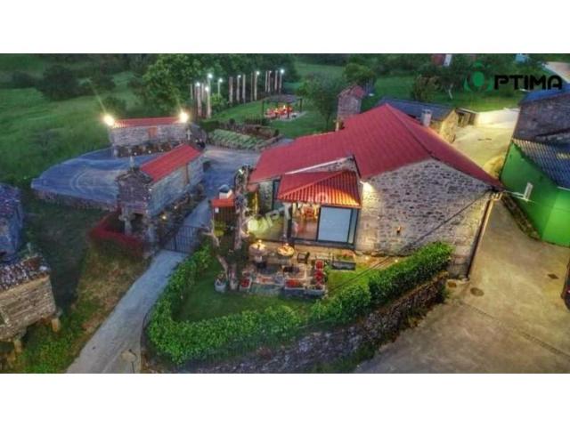 Casa con terreno en venta en Dumbría photo 0