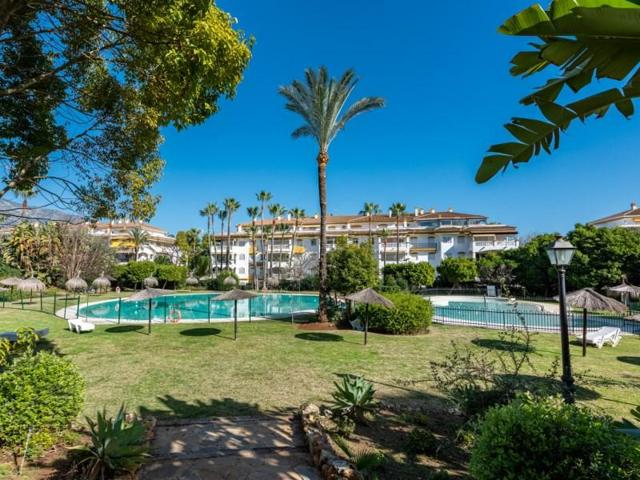 Apartamento en venta en Marbella photo 0
