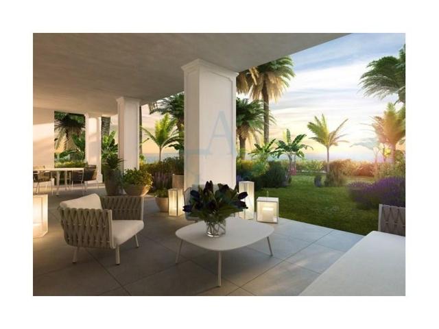 Apartamento en venta en Estepona photo 0