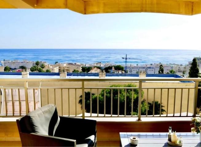 Piso en venta en Torremolinos, La Carihuela photo 0