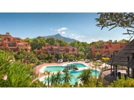 Apartamento en venta en Marbella, Nueva Andalucía photo 0