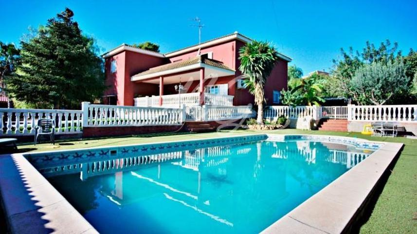 Chalet en venta en La Pobla de Vallbona, La pobla de Vallbona photo 0