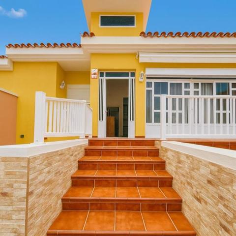 Adosada en venta en Adeje photo 0