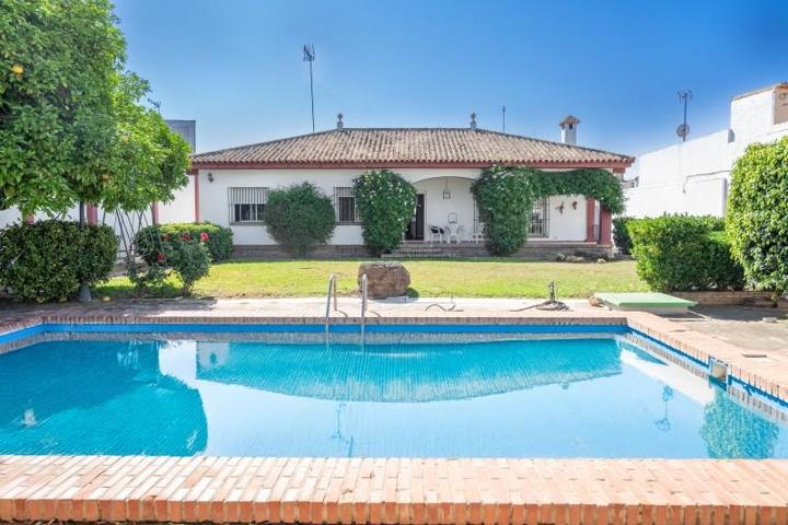 Chalet en venta en Dos Hermanas, Vista Azul - Consolación photo 0