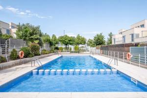 Adosada en venta en Zaragoza, Rosales del Canal photo 0