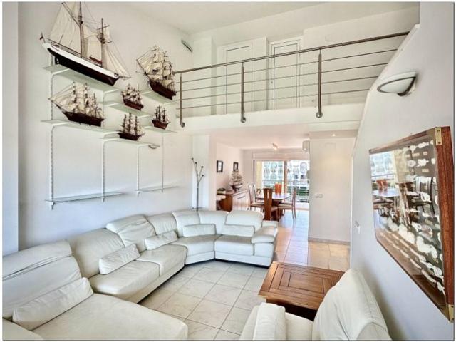 Apartamento en venta en Empuriabrava photo 0