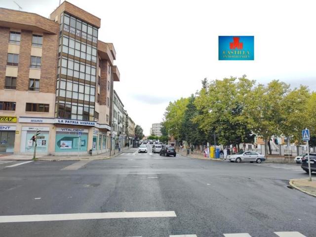 Local comercial en venta en Ávila, Murallas photo 0