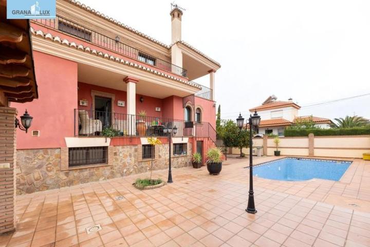 Chalet en venta en Las Gabias, Urb. Los Chopos photo 0