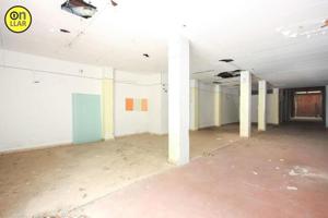Local comercial en venta en Granollers, La font verda photo 0
