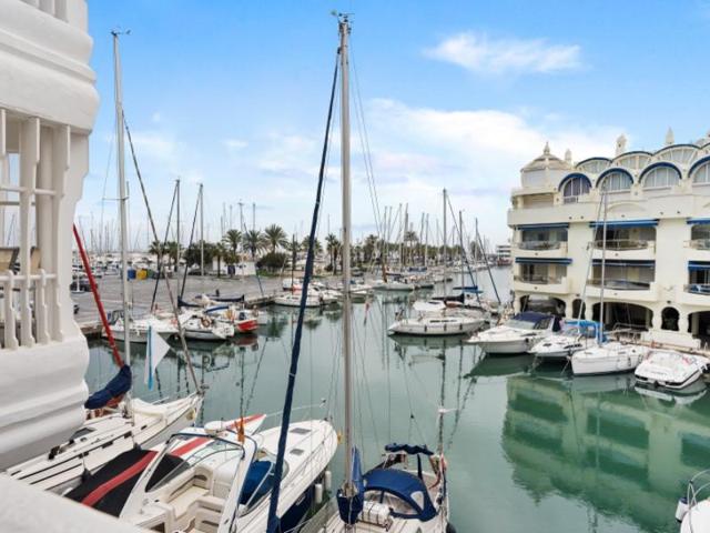 Apartamento en venta en Benalmádena, Puerto Marina photo 0