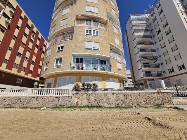Local comercial en venta en Torrevieja photo 0