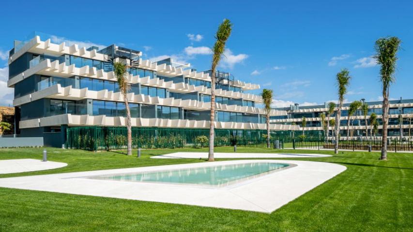 Apartamento en venta en Estepona, La Concha - Resina Golf photo 0
