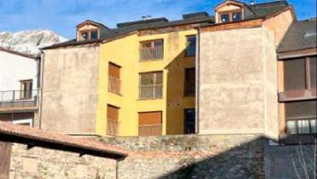 Edificio en venta en Pont de Suert, Pirineo leridano photo 0