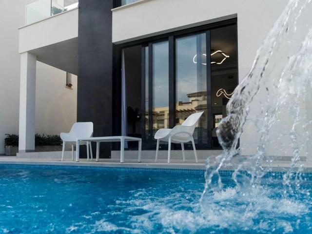 Chalet en venta en Torrevieja, La Punta photo 0