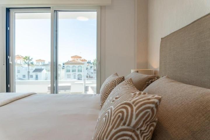 Apartamento en venta en Orihuela Costa, Playa Flamenca photo 0