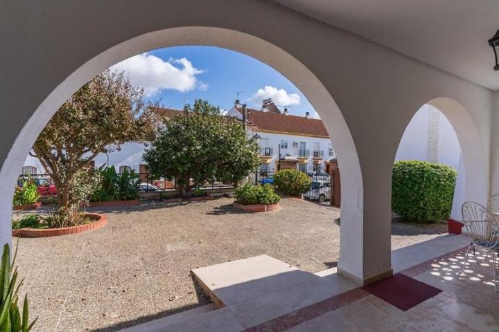 Chalet en venta en Trigueros, Andalucia photo 0