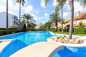 Adosada en venta en Denia, Les Bassetes-El Marjal photo 0