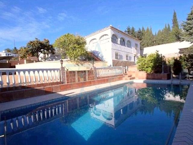 Casa con terreno en venta en Marbella, Las Chapas photo 0