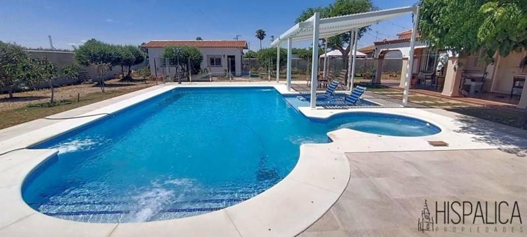 Chalet en venta en Carmona, La Campiña photo 0