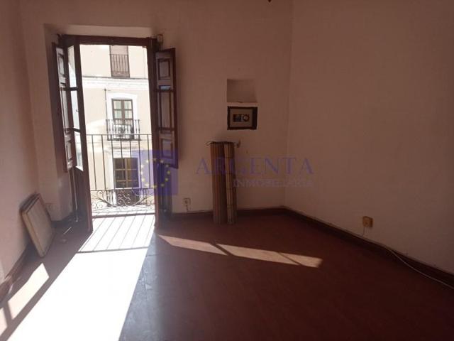 Edificio en venta en Cáceres photo 0