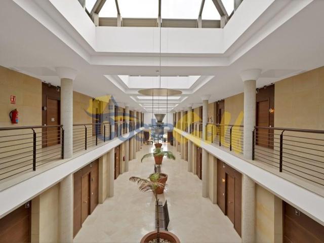 Oficina en venta en Marbella photo 0