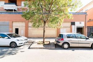 Local comercial en venta en Granada, Zaidin photo 0