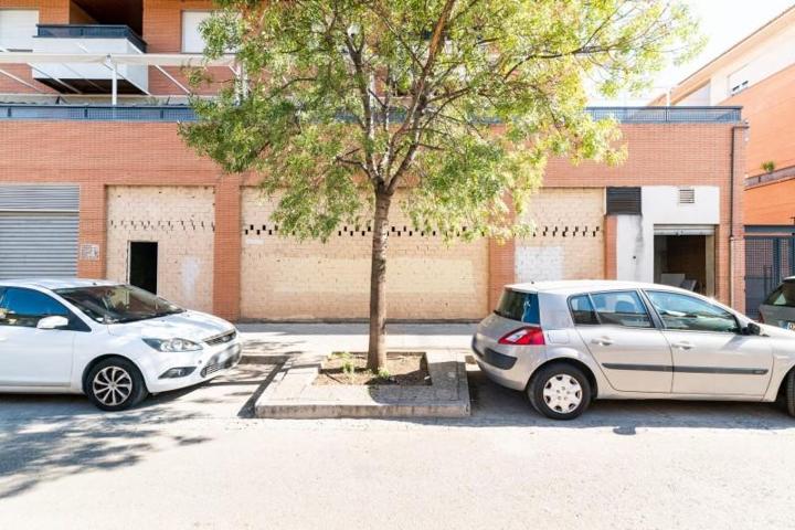 Local comercial en venta en Granada, Zaidin photo 0
