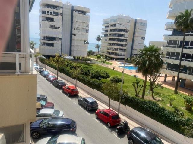 Piso en venta en Torremolinos, La Carihuela - Los Nidos photo 0