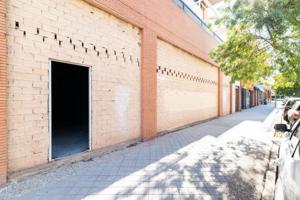 Local comercial en venta en Granada, Zaidin photo 0