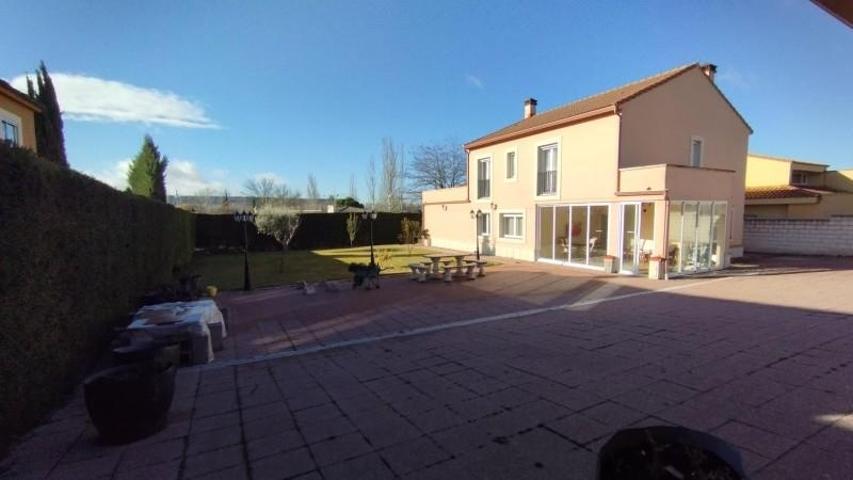 Chalet en venta en Renedo de Esgueva, URB. EL COTANILLO photo 0