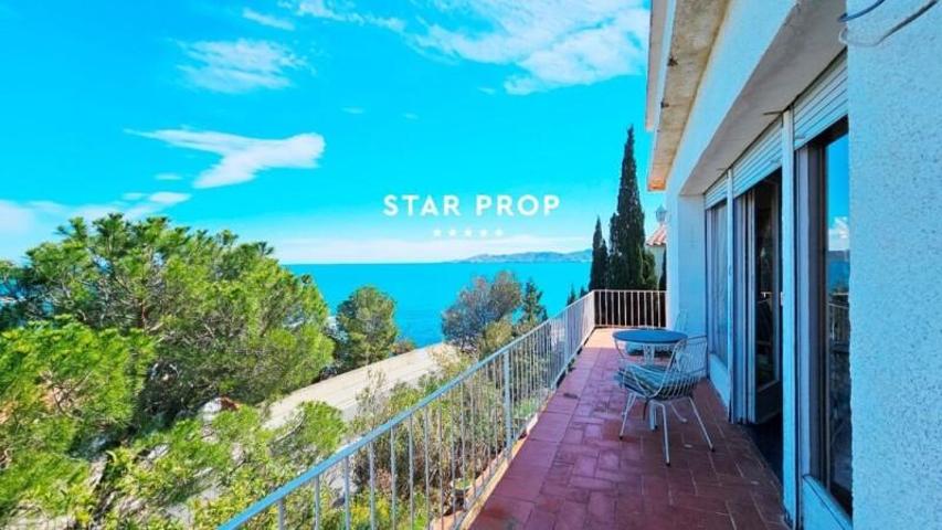 Casa en venta en Llançà photo 0