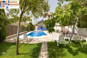 Adosada en venta en Granada, Carretera de la sierra photo 0