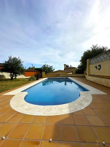 Chalet en venta en Palau-saverdera photo 0