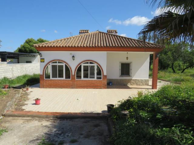 Casa con terreno en venta en Chiclana de la Frontera, El florin photo 0