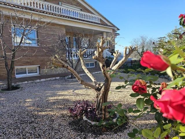 Chalet en venta en Castellbisbal photo 0