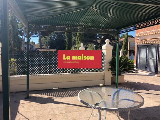 Chalet en venta en Paterna photo 0