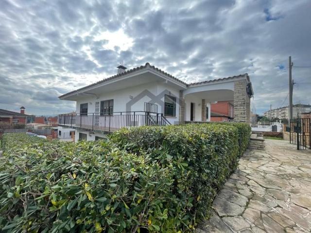 Chalet en venta en Castellbisbal photo 0